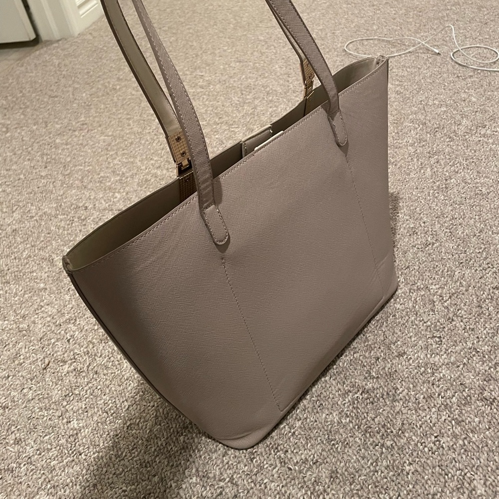 Light grey/beige tote